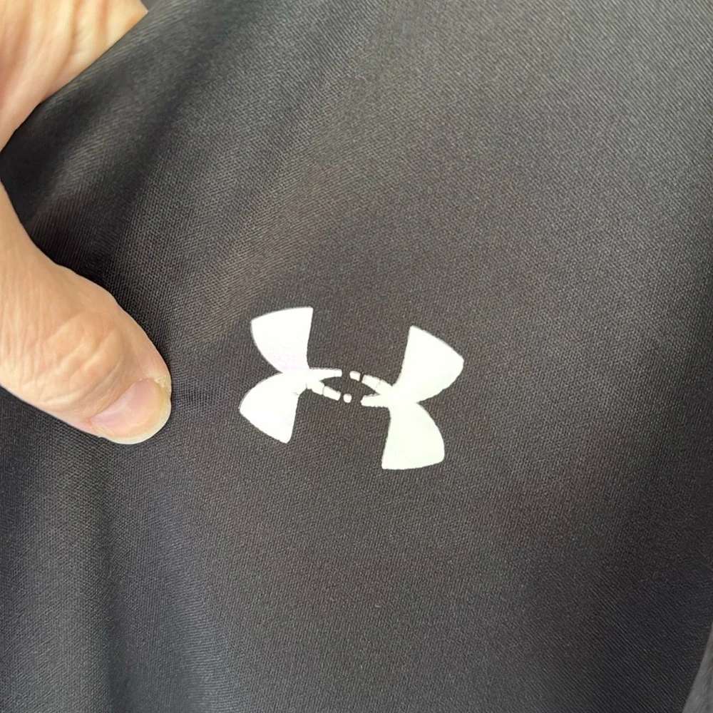 Under Armour women’s  Black Long Sleeve Shirt - Picture 3 of 5